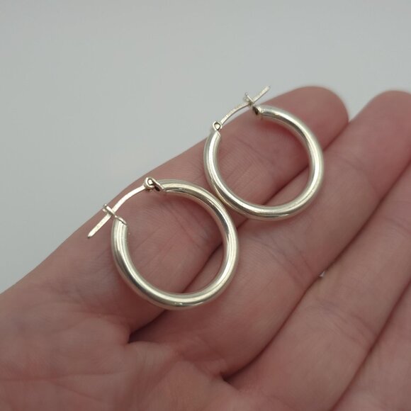 Sterling Silver Simple Hoop Earrings A1541 - Picture 2 of 6